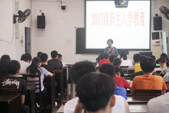 曙光学校17级新生入学教育2_副本.jpg